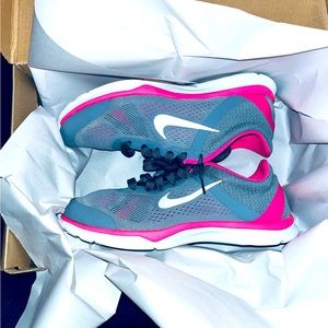 Nike Women's ‘In Season-TR 5’ Running Shoe (Gray/Pink), Size 7.5: $30